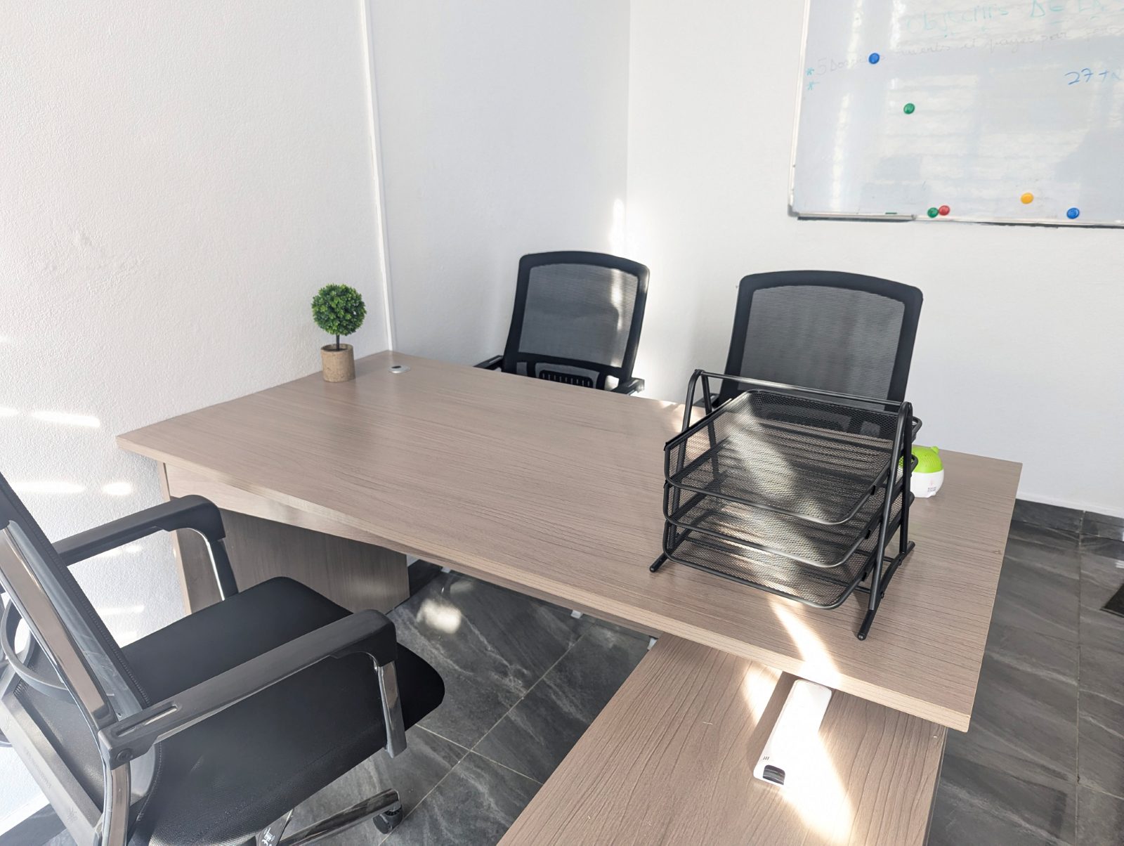 Bureau prive SmartWork pour recevoir des clients a Douala