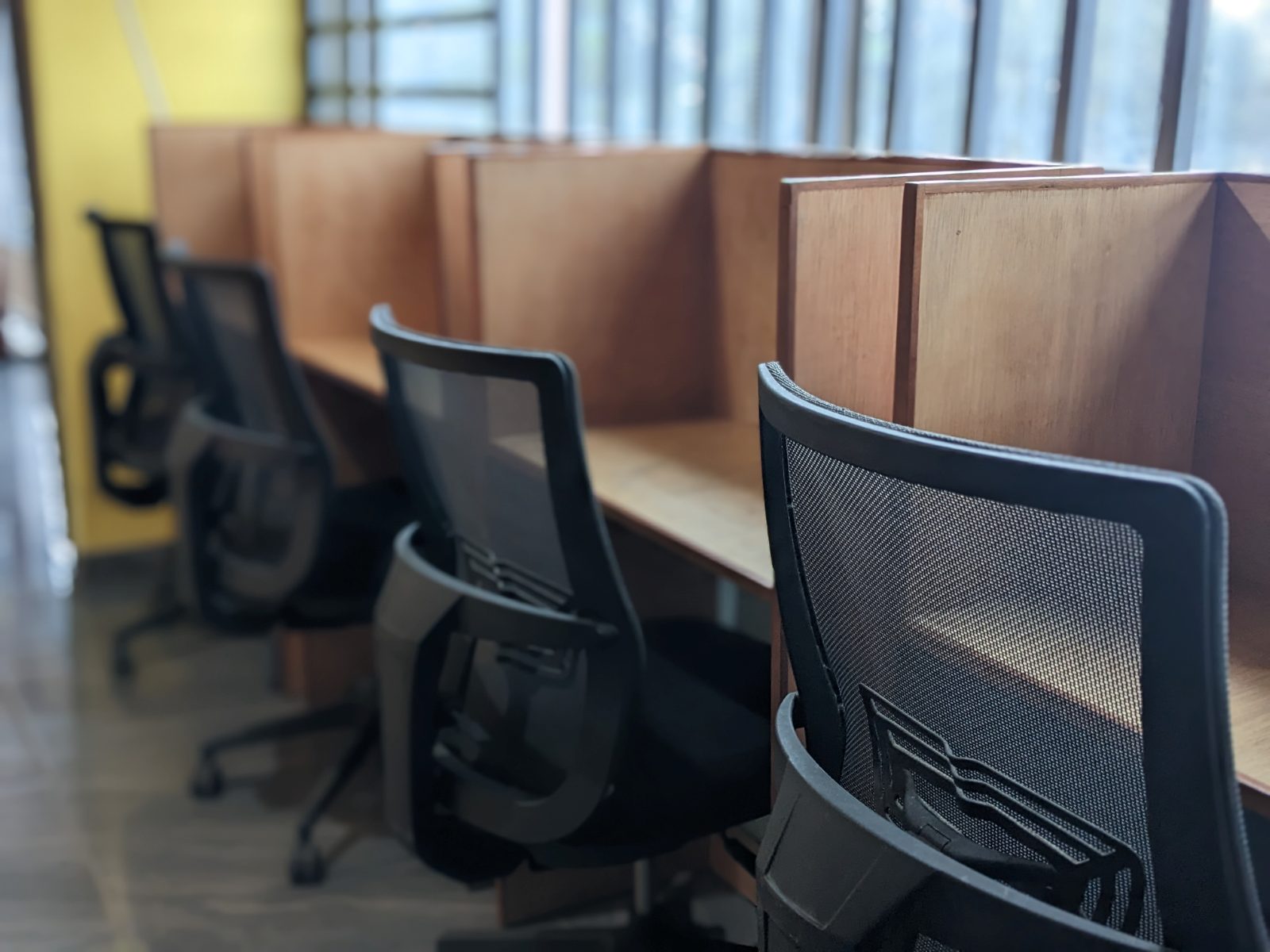 Hot desk mensuel SmartWork avec postes individuels de travail
